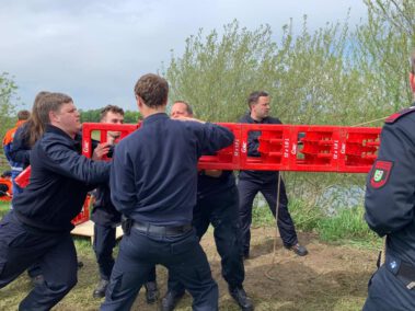 Lg Obernbeck Nimmt An Schlauchbootwettkampf In B Nde Ahle Teil