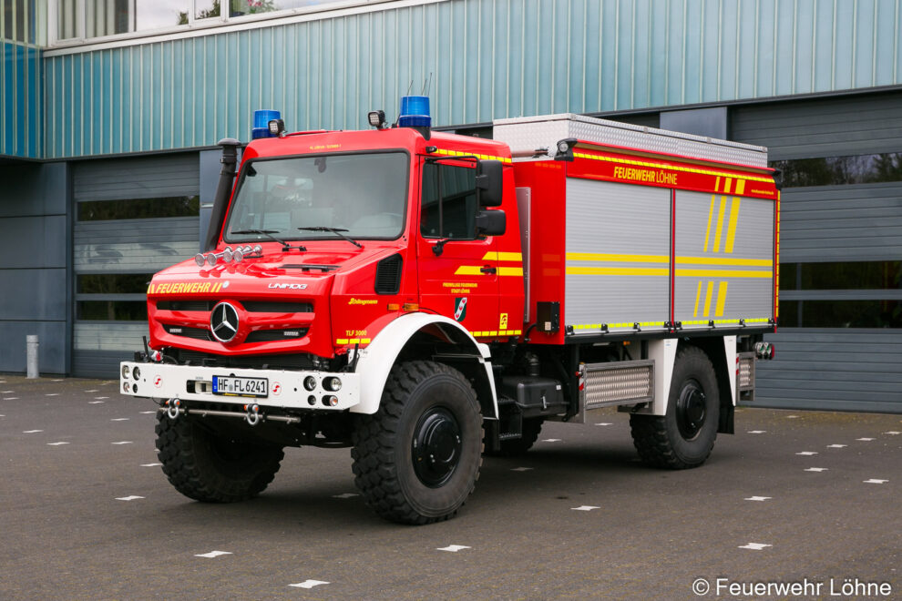 Feuerwehr Loehne 04 TLF 3000 1 Unimog8395