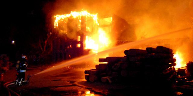 Großbrand In Loehner Tischlereibetrieb 5