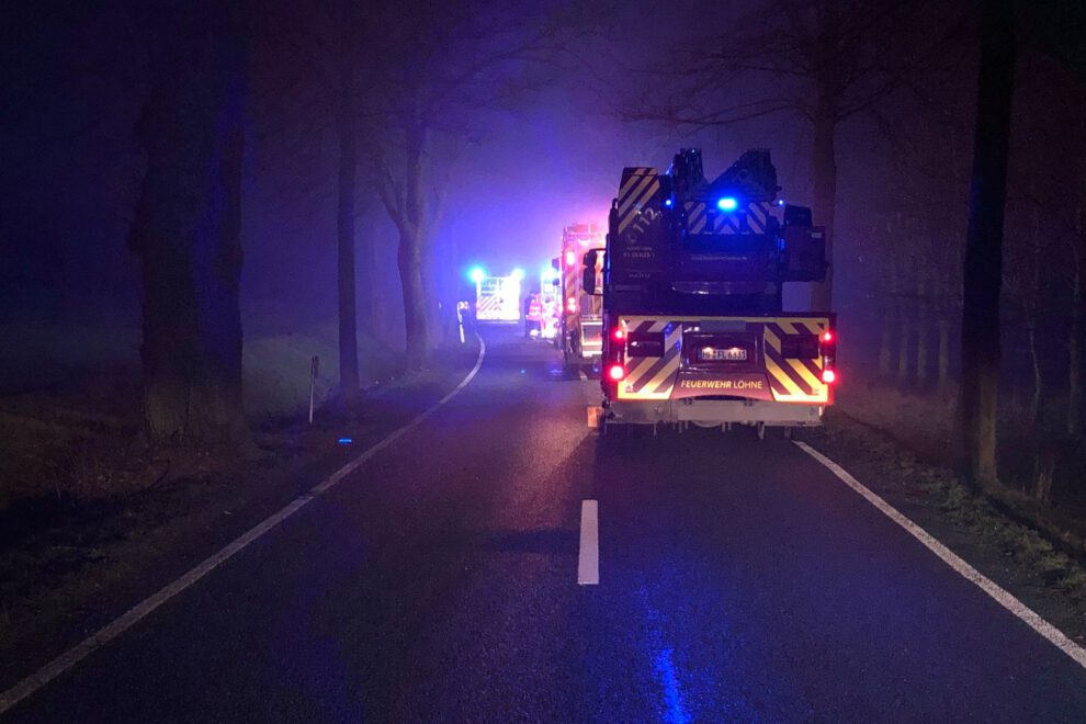 Verkehrsunfall PKW Gegen Baum 2