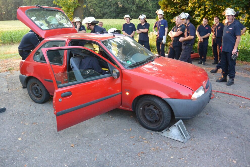 Verkehrsunfall Am Feuerwehrhaus Aus Wittell 8